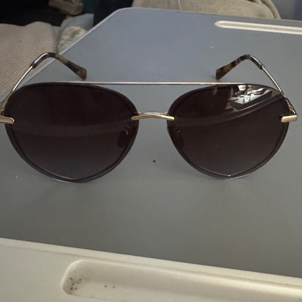 Diff Eyewear Black and Gold Sunglasses